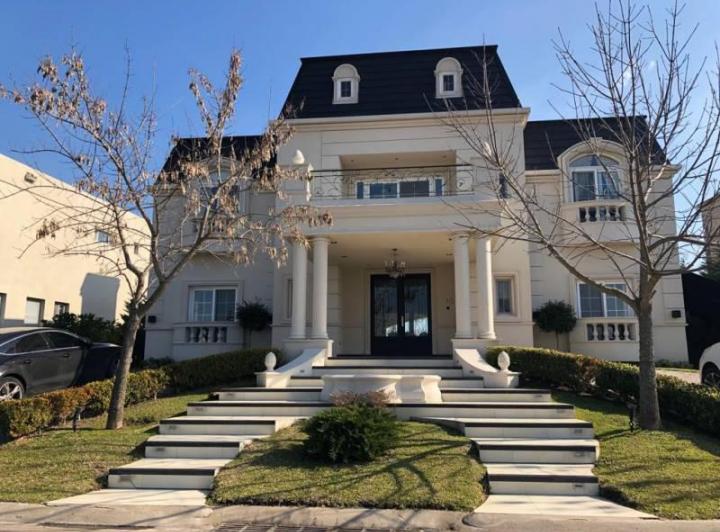 Casa · 600m² · 6 Dormitorios