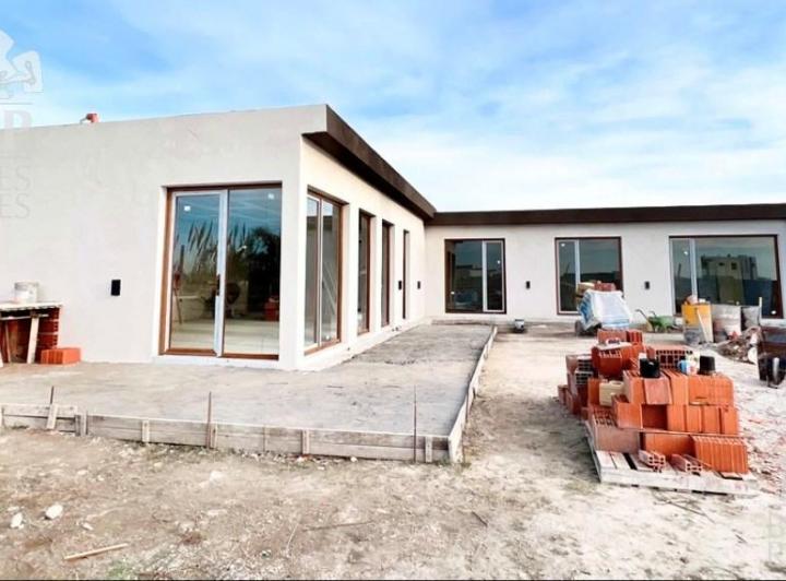 Casa · 205ha · 6 Ambientes