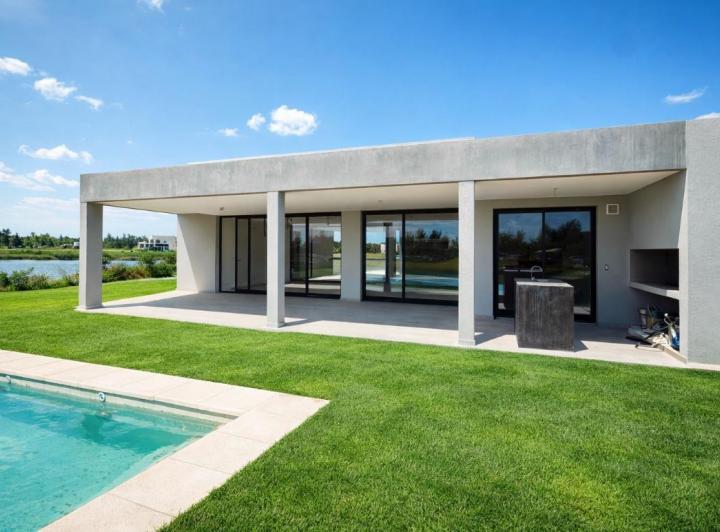 Casa · 259m² · 5 Ambientes · 4 Cocheras