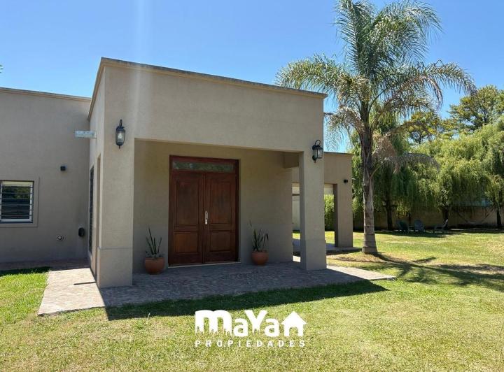 Casa · 400m² · 5 Ambientes · 6 Cocheras