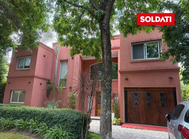 Casa · 286m² · 6 Ambientes · 2 Cocheras