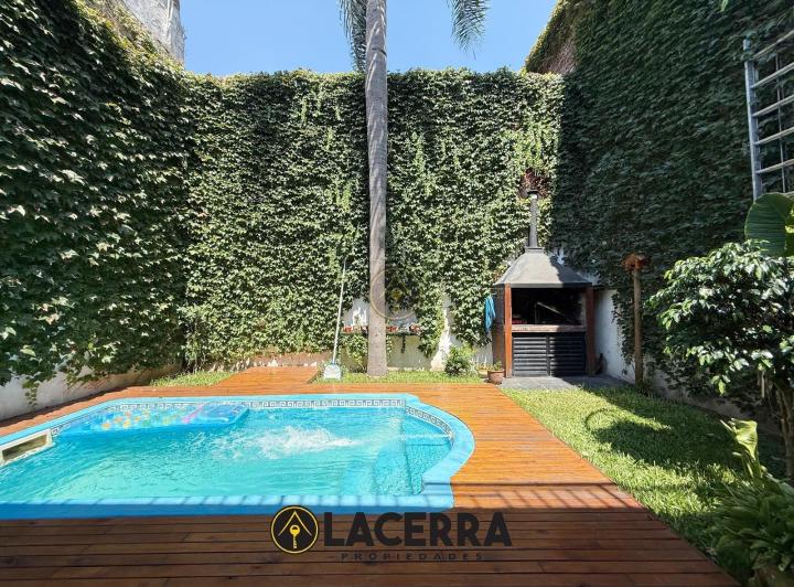 Casa · 328m² · 5 Ambientes · 4 Cocheras