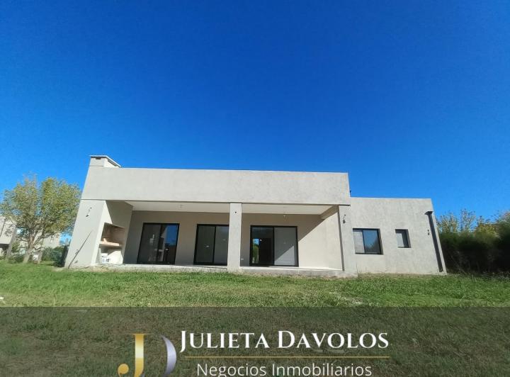 Casa · 160m² · 5 Ambientes · 2 Cocheras