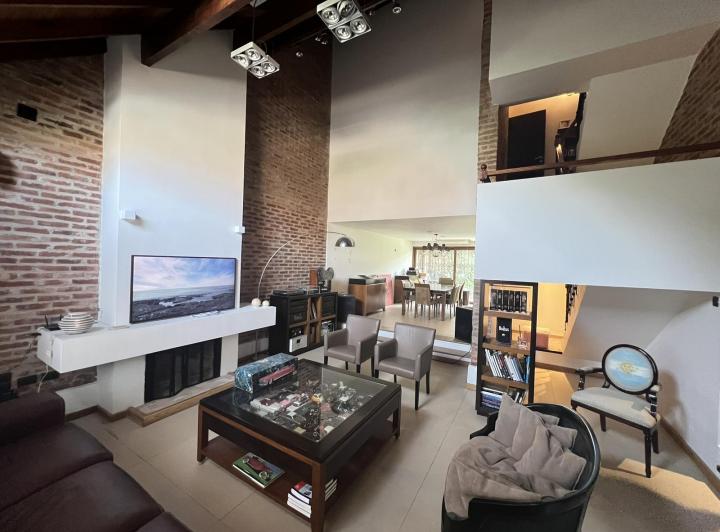 Casa · 345m² · 7 Ambientes
