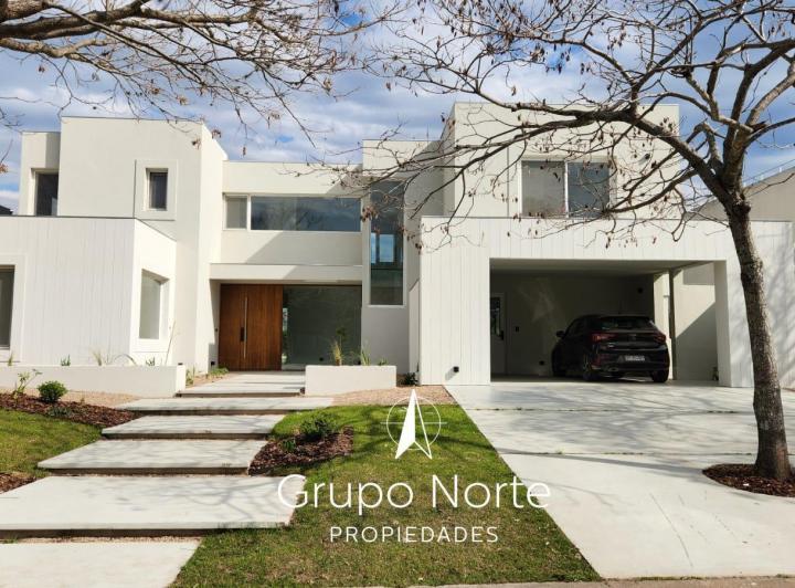 Casa · 400m² · 5 Ambientes · 5 Cocheras