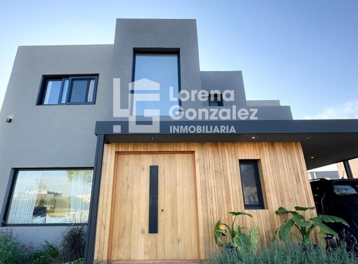 Casa · 245m² · 5 Ambientes · 3 Cocheras