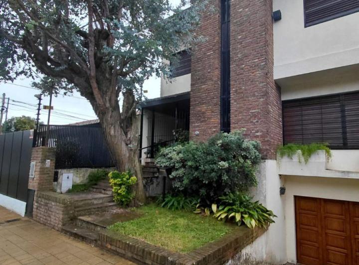 Casa · 200m² · 5 Ambientes · 3 Cocheras