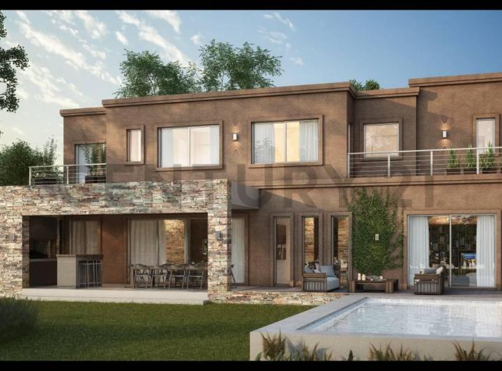 Casa · 327m² · 5 Ambientes · 6 Cocheras