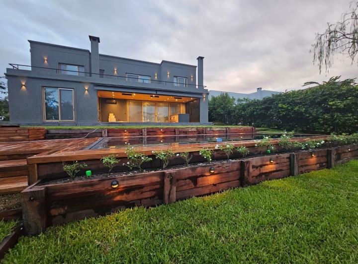 Casa · 516m² · 8 Ambientes · 2 Cocheras