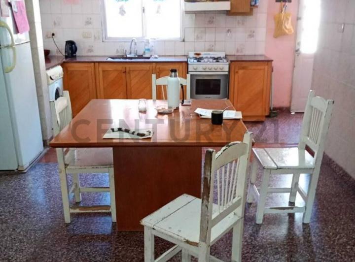 Casa · 200m² · 6 Ambientes · 1 Cochera