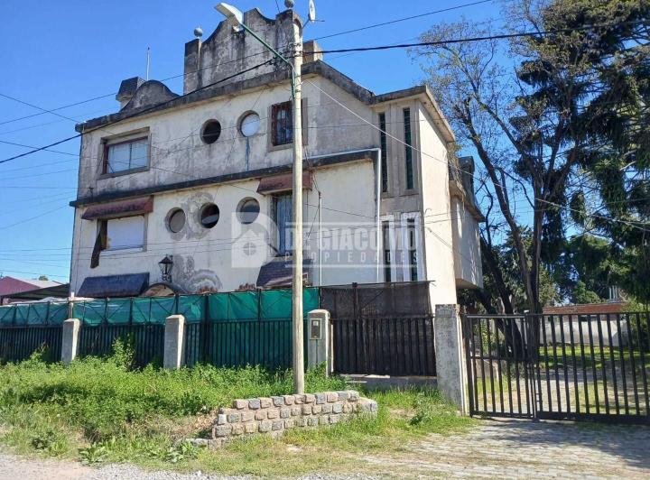 Casa · 300m² · 14 Ambientes · 1 Cochera