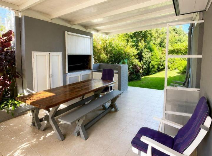 Casa · 200m² · 6 Ambientes · 2 Cocheras
