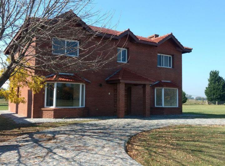 Casa · 240m² · 5 Ambientes
