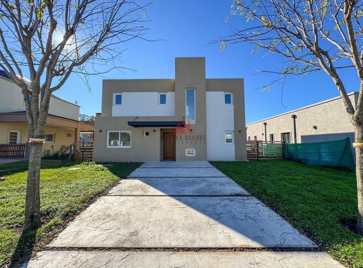 Casa · 144m² · 5 Ambientes · 1 Cochera