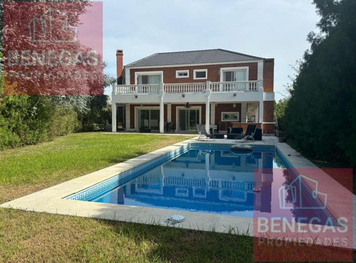 Casa · 218m² · 5 Ambientes