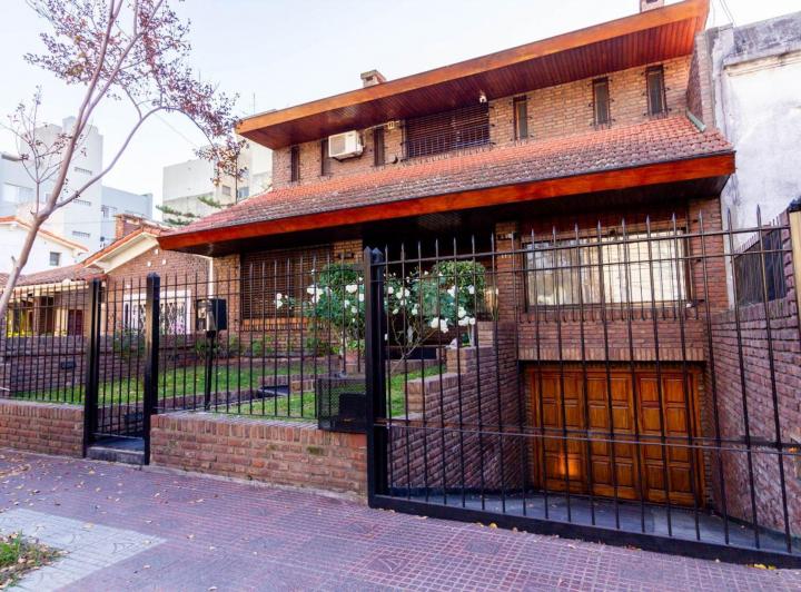 Casa · 320m² · 5 Ambientes · 3 Cocheras
