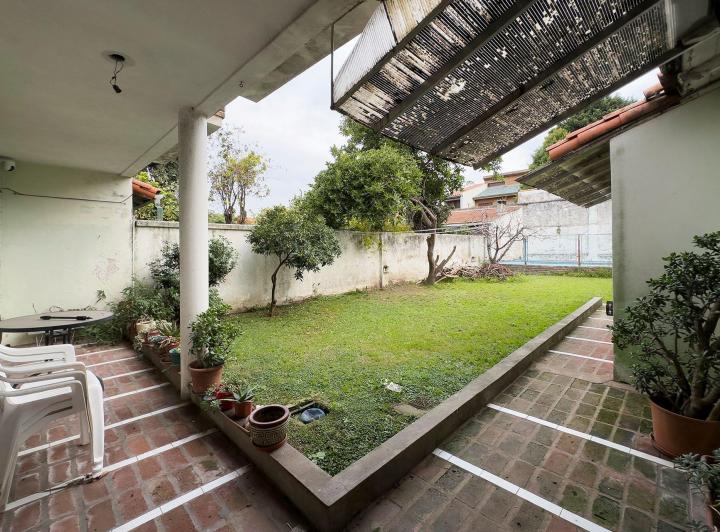 Casa · 300m² · 6 Ambientes · 2 Cocheras