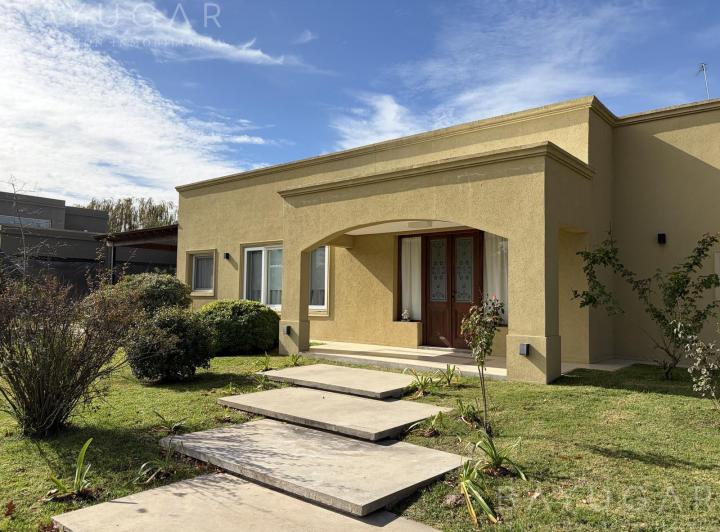 Casa · 164m² · 5 Ambientes · 7 Cocheras
