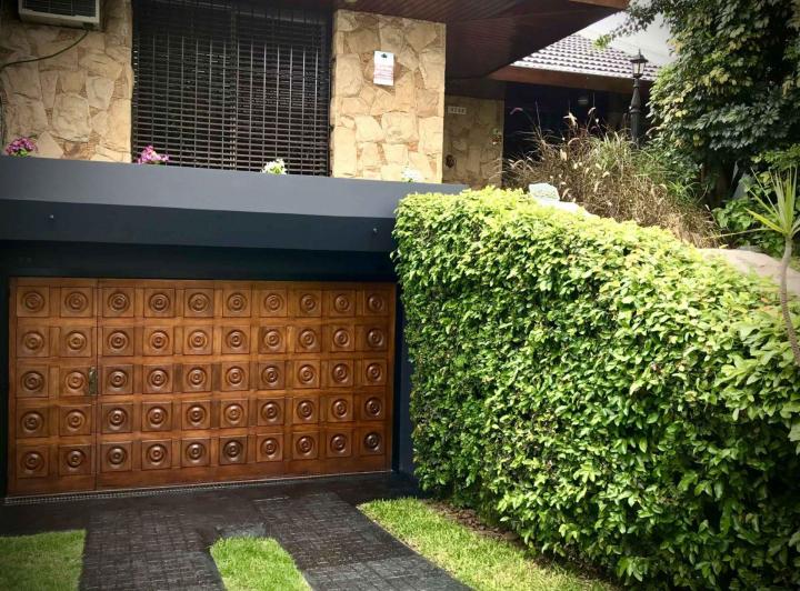 Casa · 375m² · 5 Ambientes · 6 Cocheras