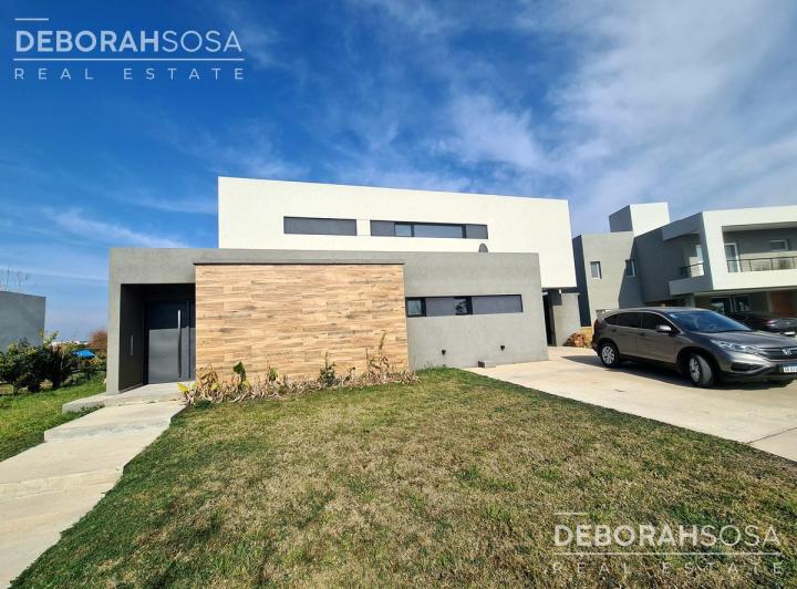 Casa · 250m² · 6 Ambientes · 2 Cocheras