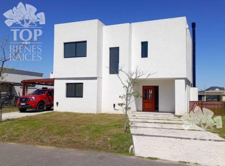Casa · 200ha · 5 Ambientes · 1 Cochera