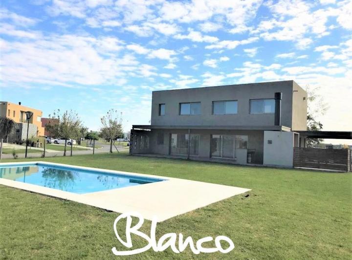 Casa · 195m² · 5 Ambientes · 2 Cocheras