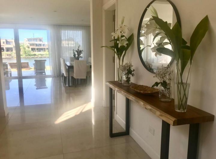 Casa · 270m² · 6 Ambientes · 2 Cocheras
