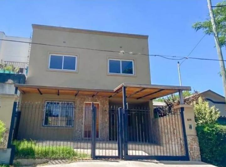 Casa · 180m² · 5 Ambientes · 1 Cochera