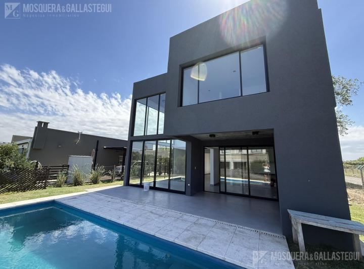 Casa · 200m² · 5 Ambientes