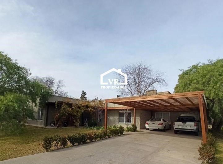 Casa · 230m² · 5 Ambientes · 1 Cochera