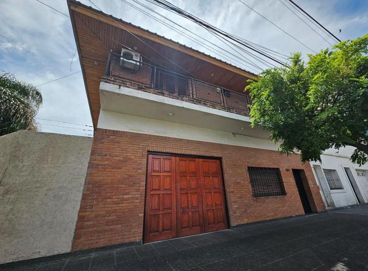 Casa · 130m² · 6 Ambientes · 1 Cochera