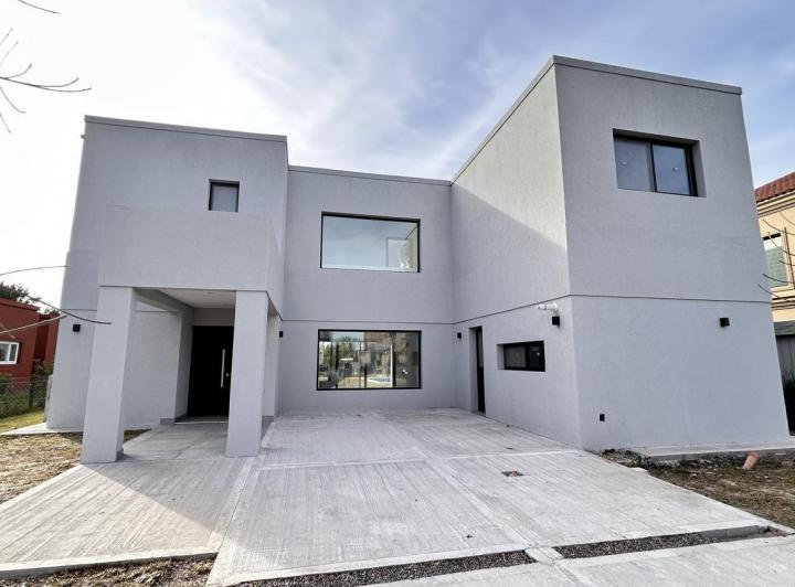 Casa · 277m² · 6 Ambientes · 2 Cocheras