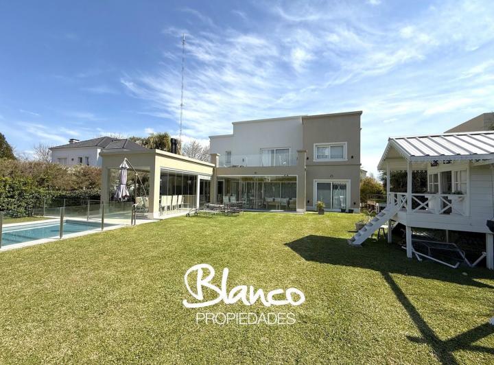 Casa · 250m² · 5 Ambientes · 1 Cochera