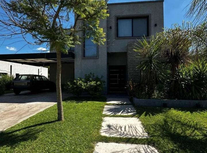 Casa · 160m² · 5 Ambientes