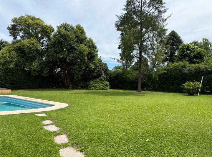 Casa · 238m² · 6 Ambientes · 4 Cocheras