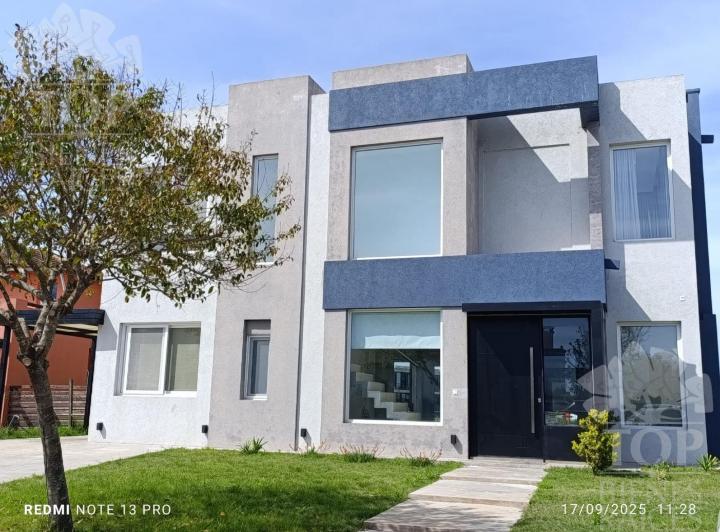 Casa · 274m² · 7 Ambientes · 1 Cochera