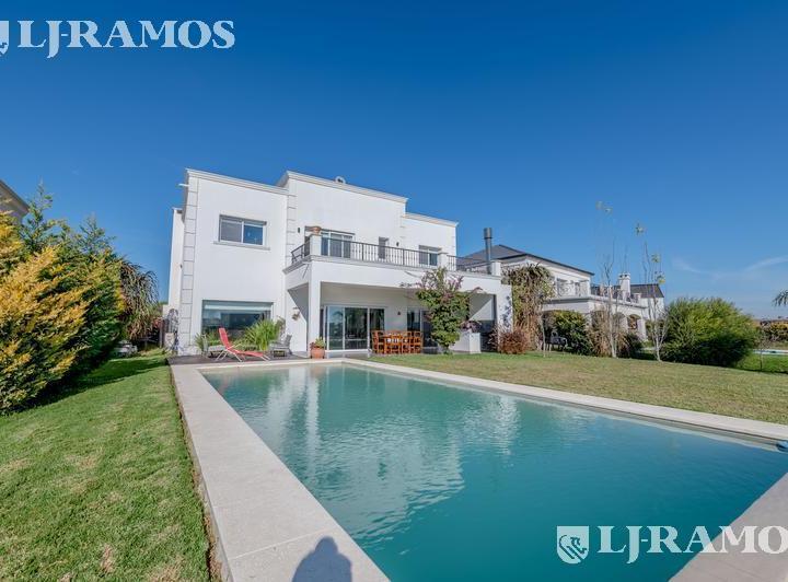 Casa · 245m² · 5 Ambientes