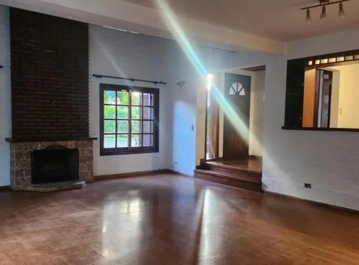 Casa · 380m² · 6 Ambientes · 2 Cocheras