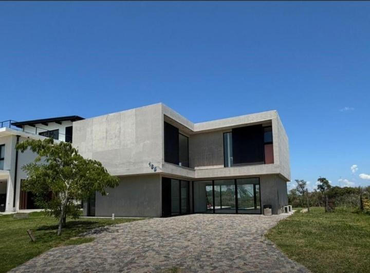 Casa · 287m² · 5 Ambientes · 2 Cocheras
