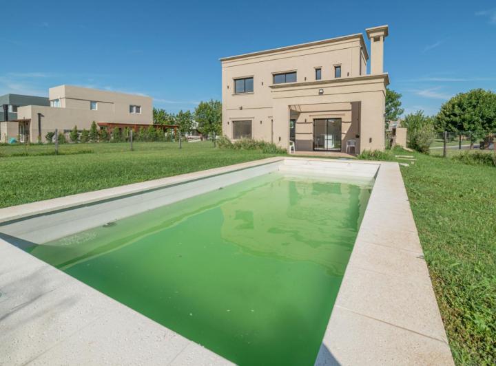 Casa · 159m² · 5 Ambientes · 2 Cocheras
