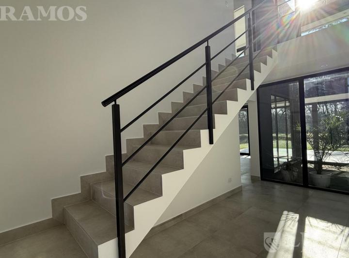 Casa · 188m² · 5 Ambientes · 2 Cocheras