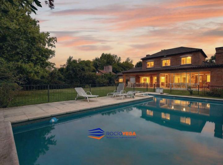 Casa · 357m² · 6 Ambientes · 6 Cocheras
