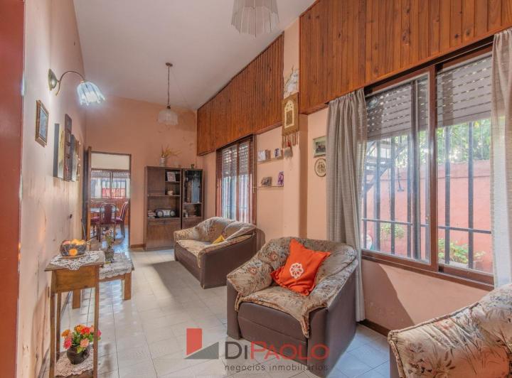 Casa · 203m² · 7 Ambientes · 2 Cocheras