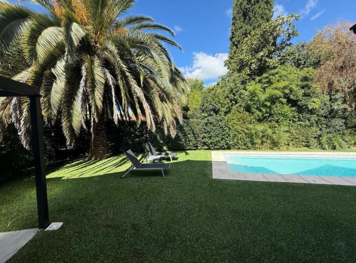 Casa · 215m² · 5 Ambientes · 2 Cocheras