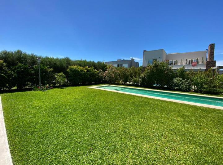Casa · 340m² · 6 Ambientes