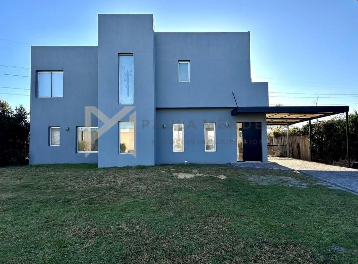 Casa · 200m² · 6 Ambientes · 3 Cocheras