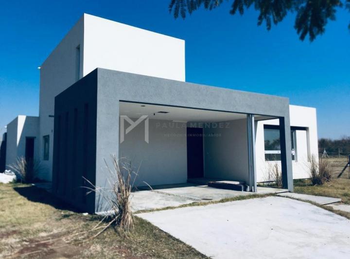 Casa · 198m² · 5 Ambientes · 2 Cocheras