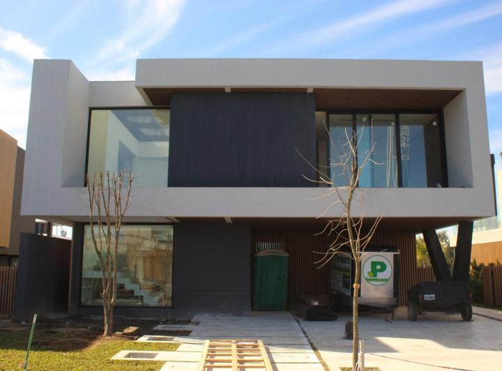 Casa · 500m² · 6 Ambientes · 2 Cocheras