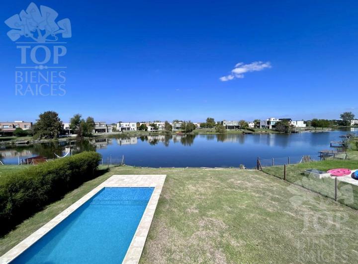 Casa · 200m² · 6 Ambientes · 4 Cocheras