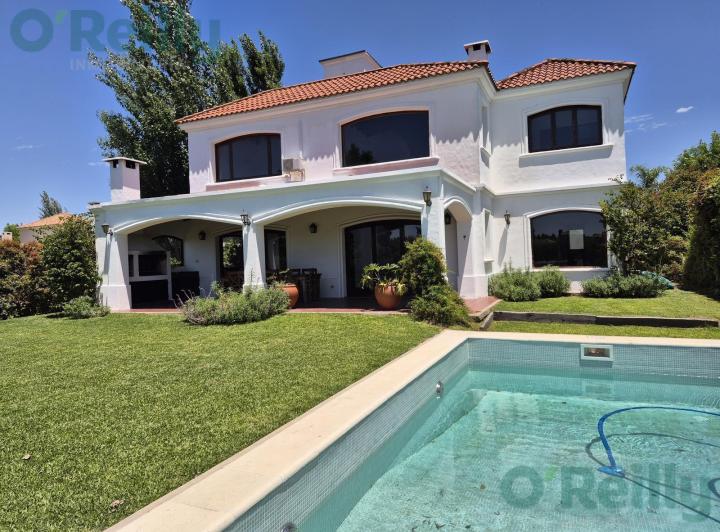 Casa · 340m² · 7 Ambientes · 4 Cocheras